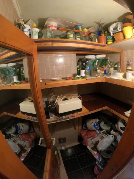 Trei camere, 73 mp decomandat la parter inalt.